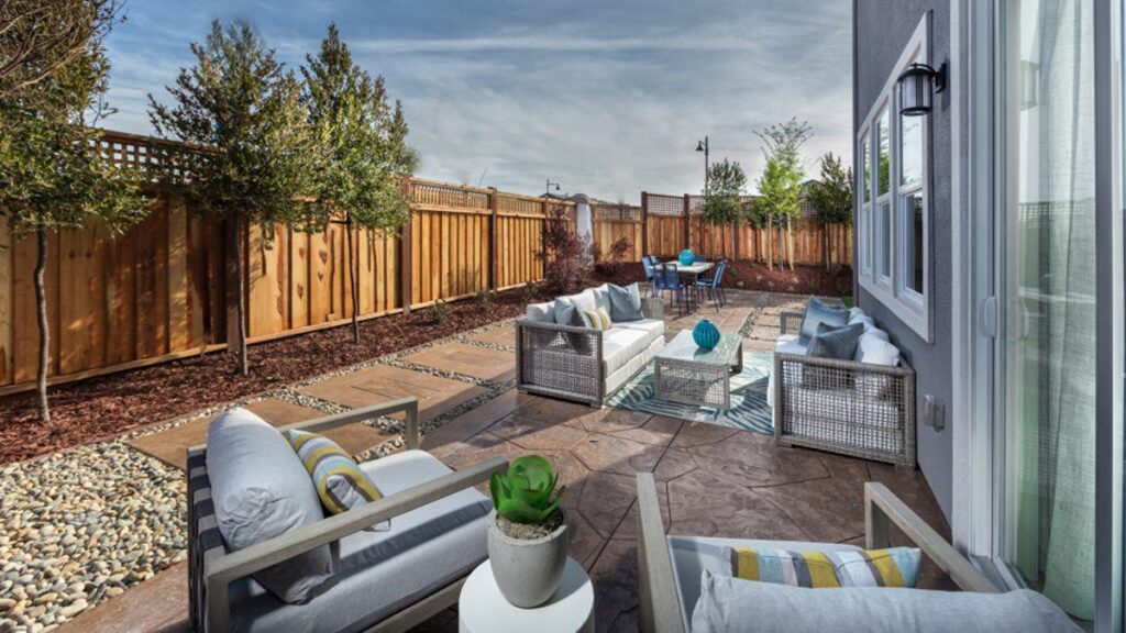 BAHHorizonRiverIslandsPICRes3Outdoor1F1geo River Islands Horizon River Islands Residence 3 backyard patio