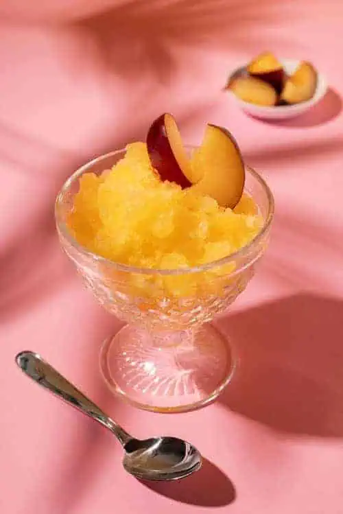 max150050575628210624 River Islands peach sorbet in glass bowl