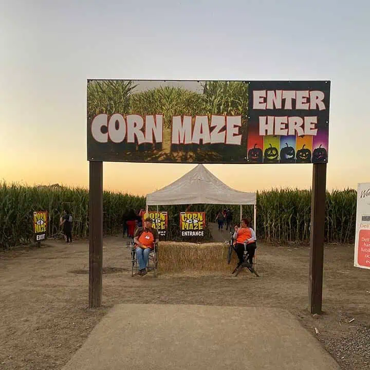 1IMG8988 River Islands entry way to DellOsso Family Farm Corn Maze